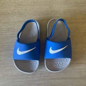 Kids Nike slides with back strap